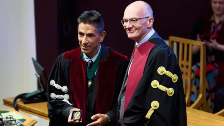 Professor Sunil Bhandari receives the William Cullen Medal by the RCPE
